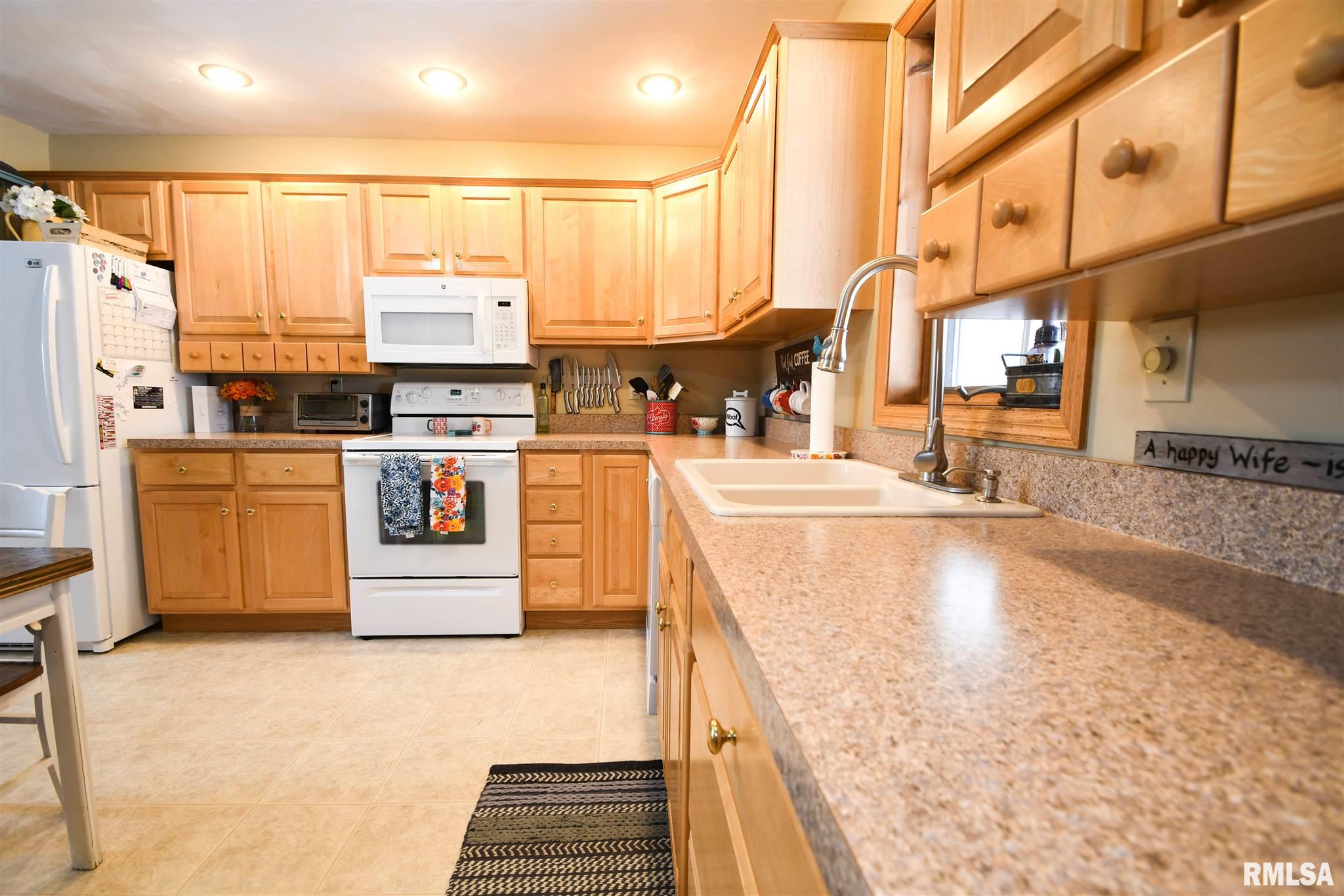 8825 South Powell Road Mapleton, IL 61547 - Photo 12 of 47
