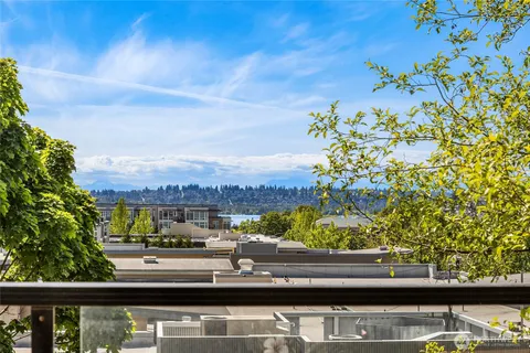 $1,165,000 | 410 2nd Avenue South, Unit 111, Kirkland, WA 98033