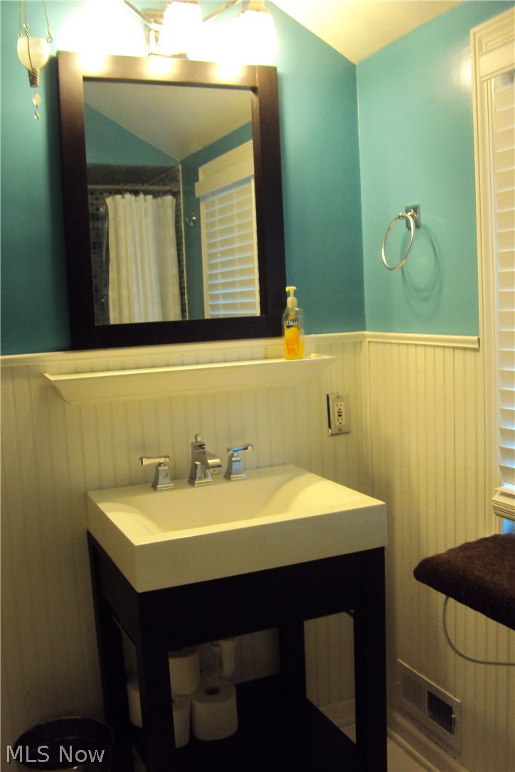 1307 Avondale Road Cleveland, OH 44121 - Photo 18 of 19