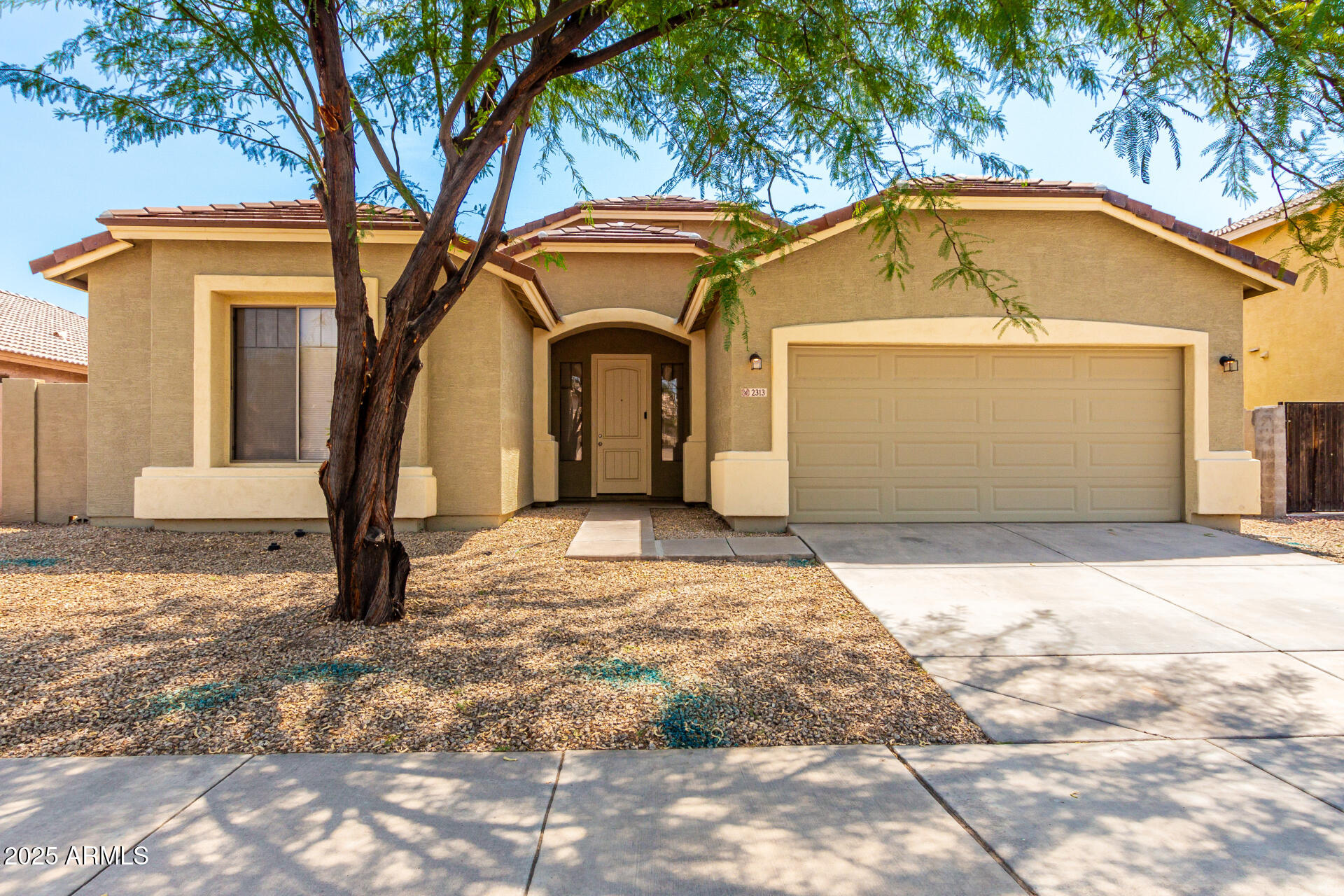 2313 West Carter Road Phoenix, AZ 85041 - Photo 7 of 32