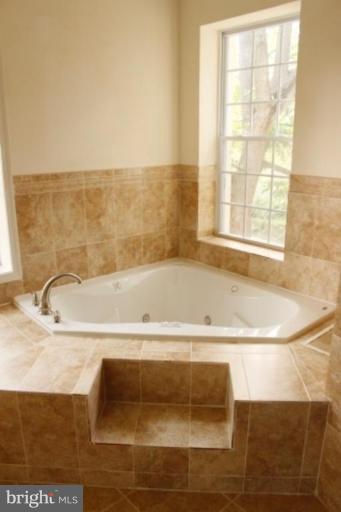 3900 West Cold Spring Lane Baltimore, MD 21215 - Photo 10 of 14 Master Bath