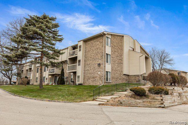 30475 West 14 Mile Road, Unit 75 Farmington Hills, MI 48334 - Photo 1 of 16
