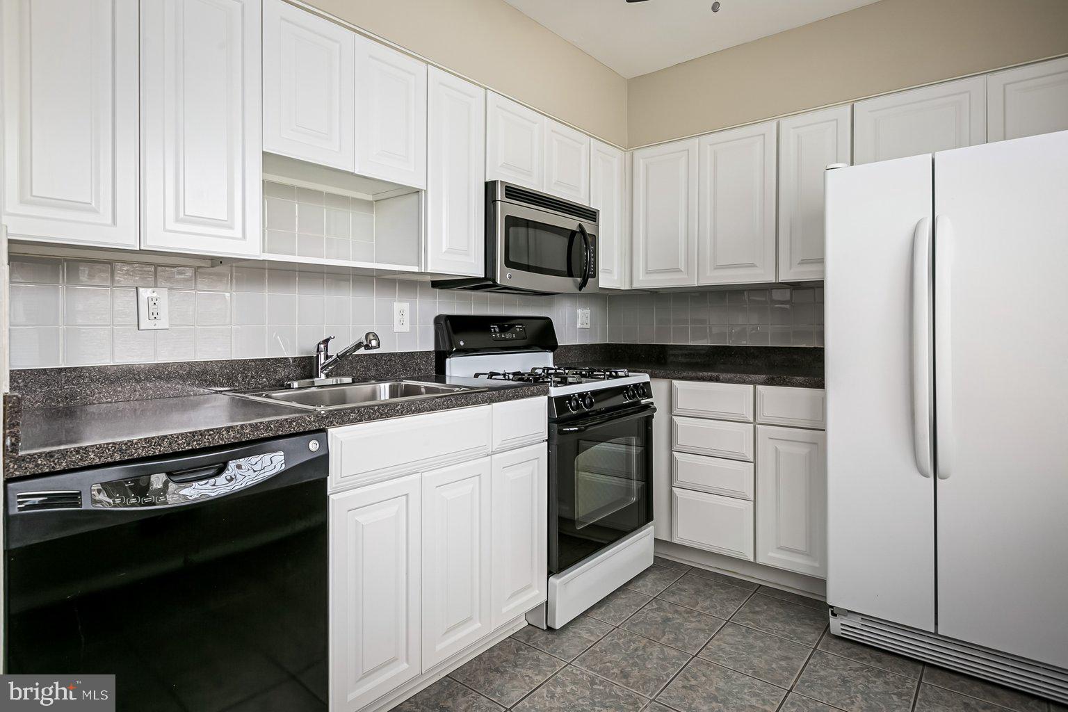 202 Cove Road Essex, MD 21221 - Photo 8 of 24 Kitchen