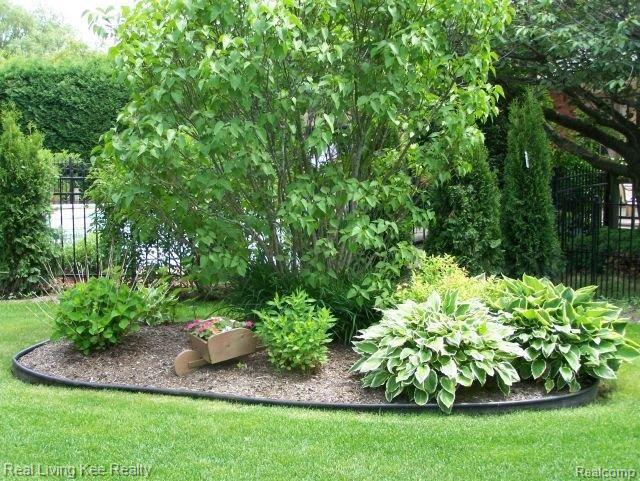 1763 Jason Circle Rochester, MI 48306 - Photo 21 of 21 backyard