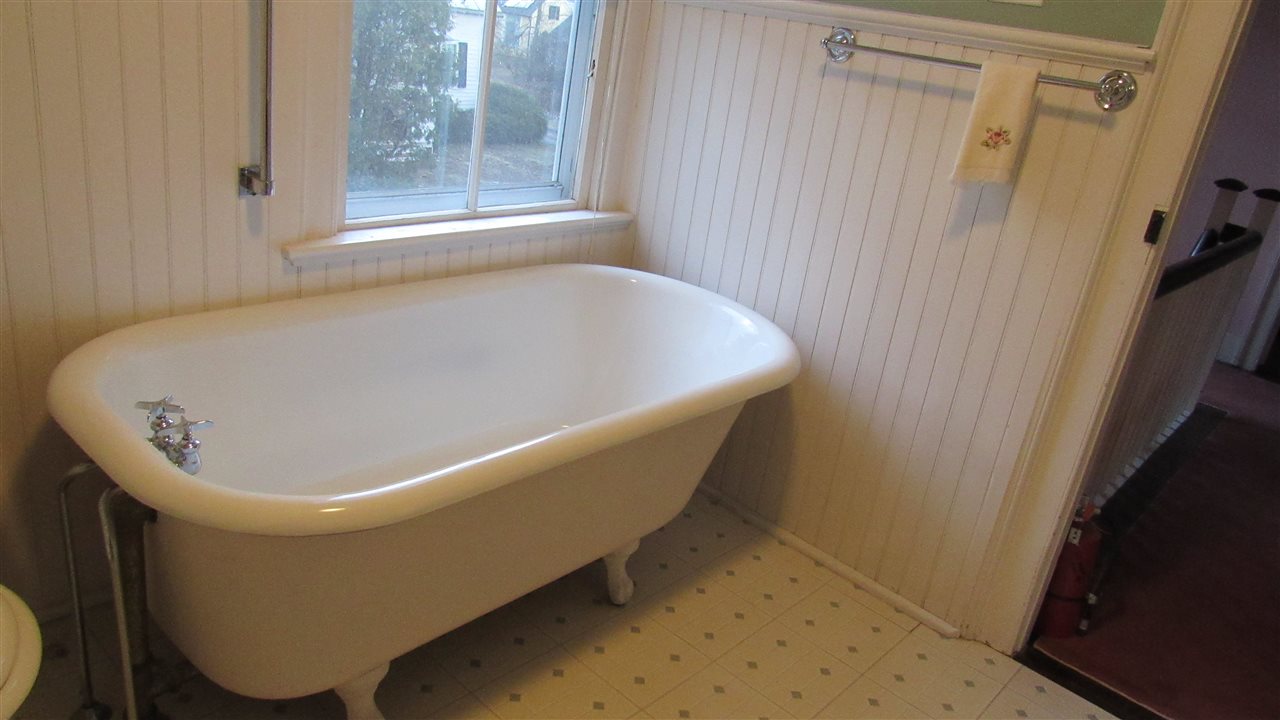 26 Seminary Street Middlebury, VT 05753 - Photo 16 of 24 Gallery Image 16