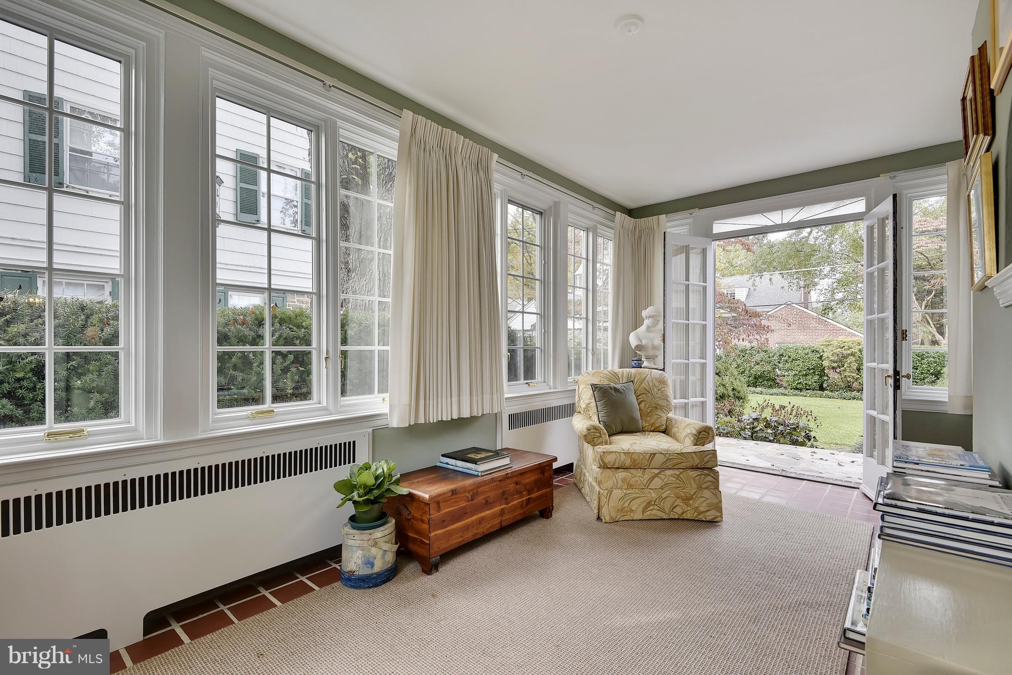 708 Stoneleigh Road Baltimore, MD 21212 - Photo 17 of 61 a living room with furniture and a large window