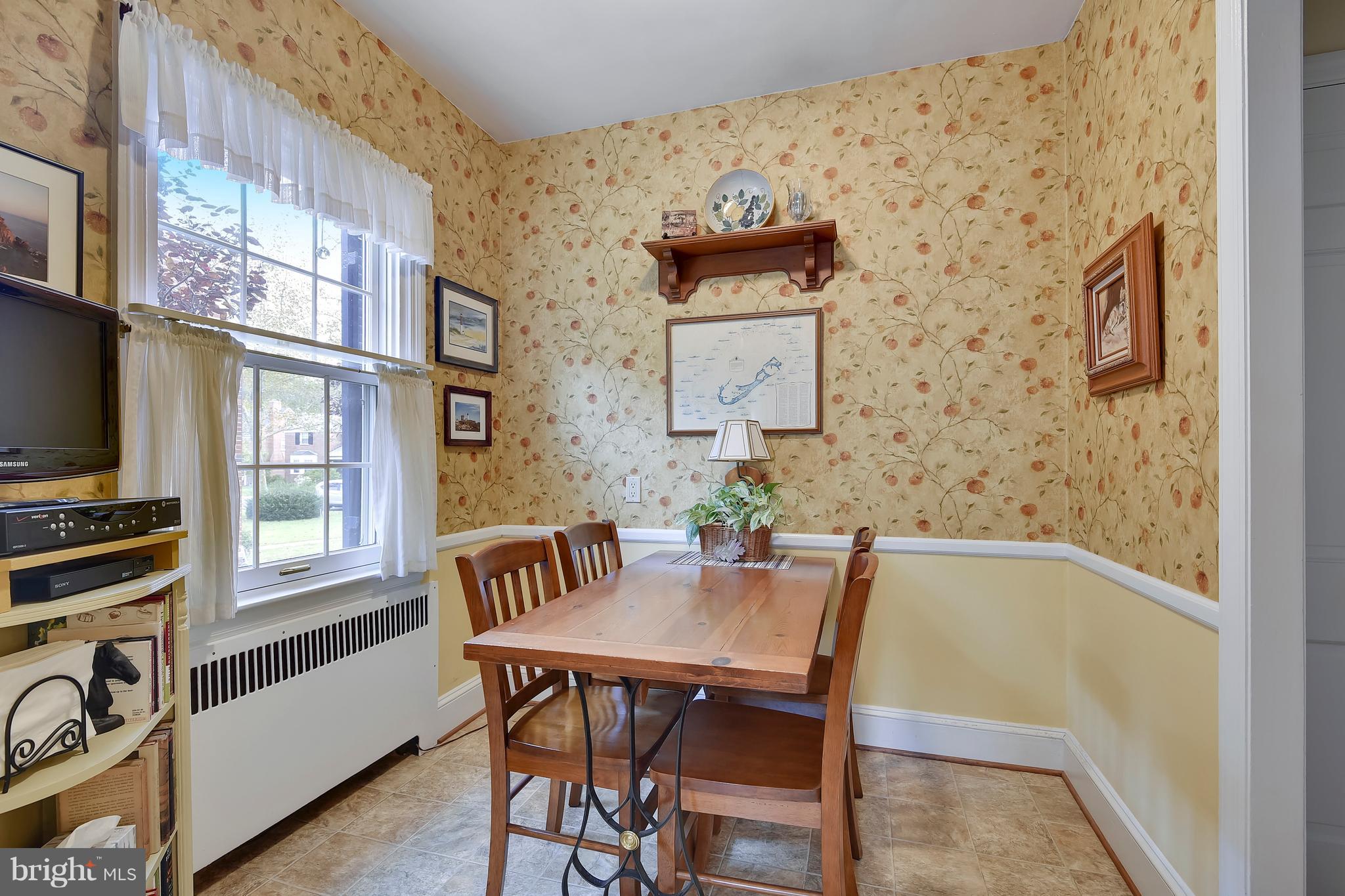 708 Stoneleigh Road Baltimore, MD 21212 - Photo 23 of 61 a view of a workspace with furniture