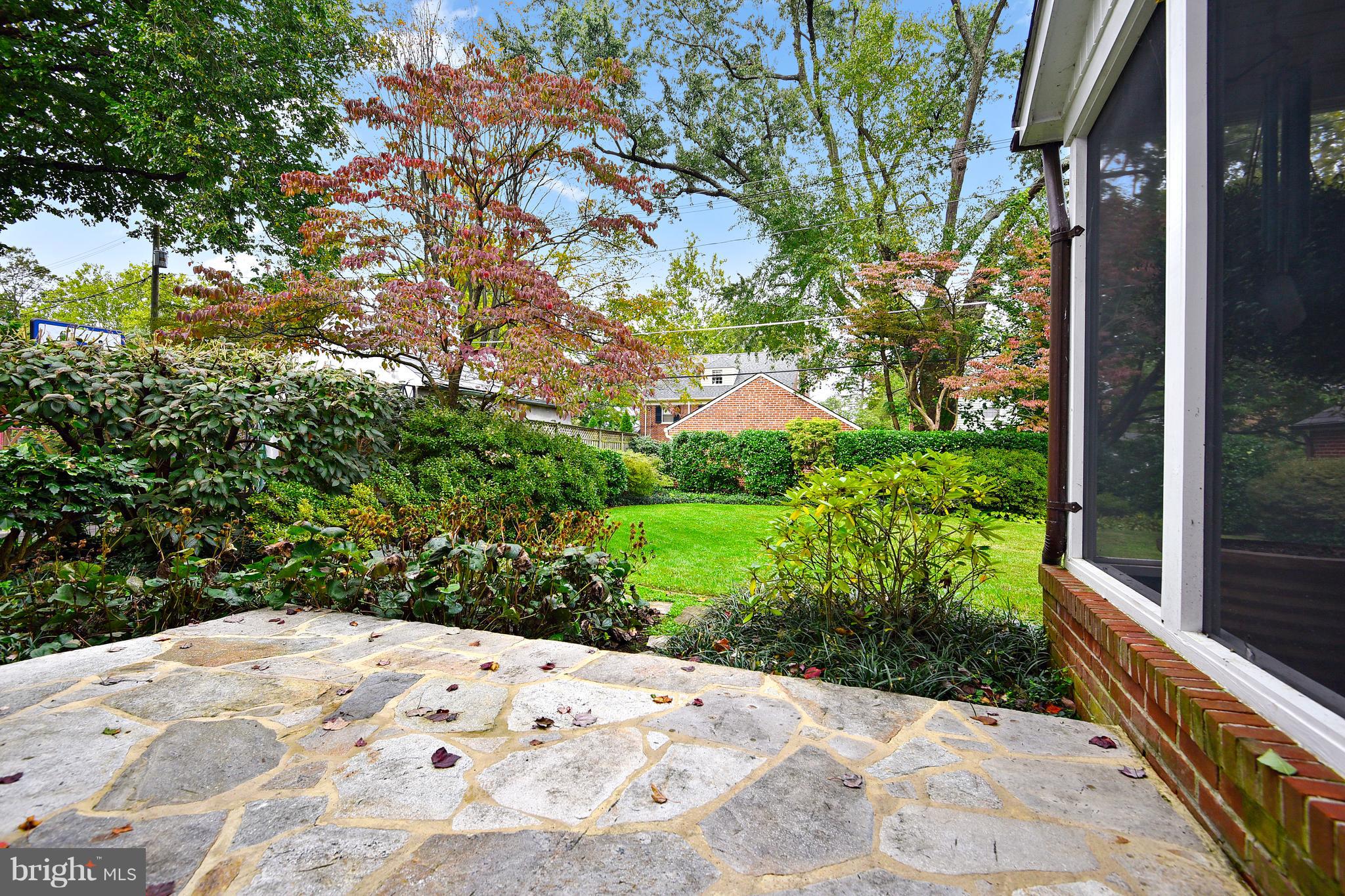 708 Stoneleigh Road Baltimore, MD 21212 - Photo 29 of 61 a view of a backyard of the house