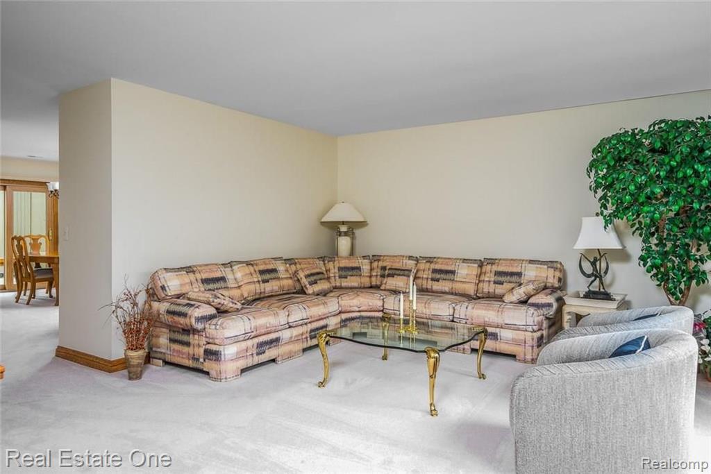 2379 Rochelle Park Drive Rochester Hills, MI 48309 - Photo 10 of 24