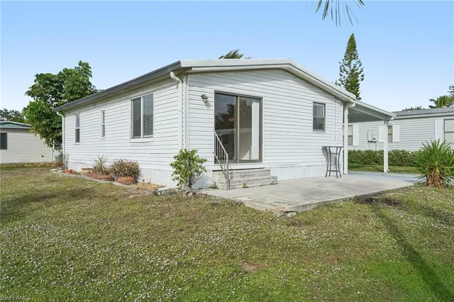 a front view of house with yard