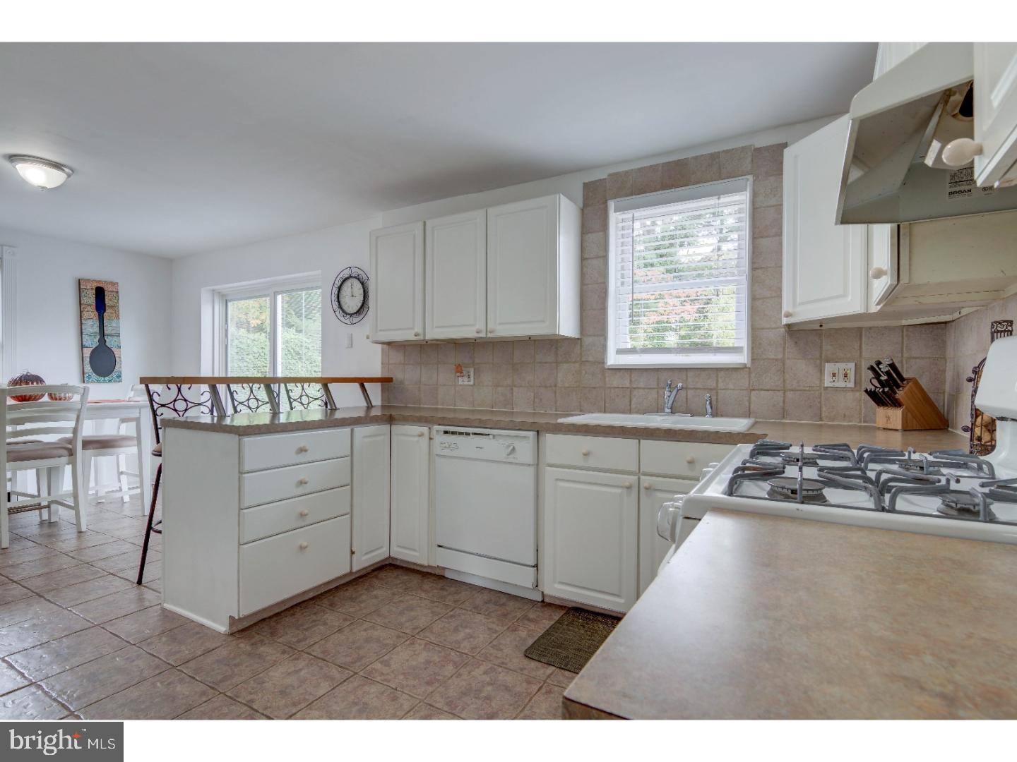 75 Lownes Lane Springfield, PA 19064 - Photo 8 of 25 Kitchen