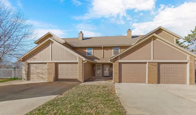 $195,000 | 228 Southwest Pinetree Lane, Lee's Summit, MO 64063
