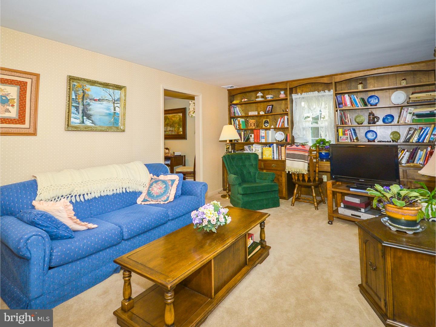 711 Godshall Road Telford, PA 18969 - Photo 5 of 23 Living Room