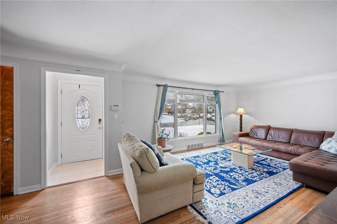 4871 Westbourne Road Cleveland, OH 44124 - Photo 2 of 28 Gallery Image 2