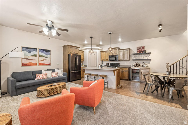 345 North 2450th Street East, Unit 152 St. George, UT 84790 - Photo 7 of 40 Living room with beverage cooler and a ceiling fan