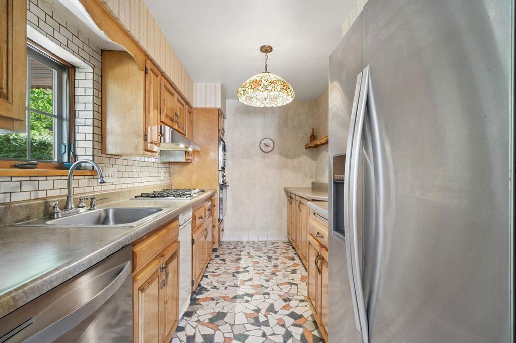 126 Bartley Road Pittsburgh, PA 15241 - Photo 9 of 32 I love this cozy kitchen. Efficiently planned and absolutely in love with that custom floor and chandelier.