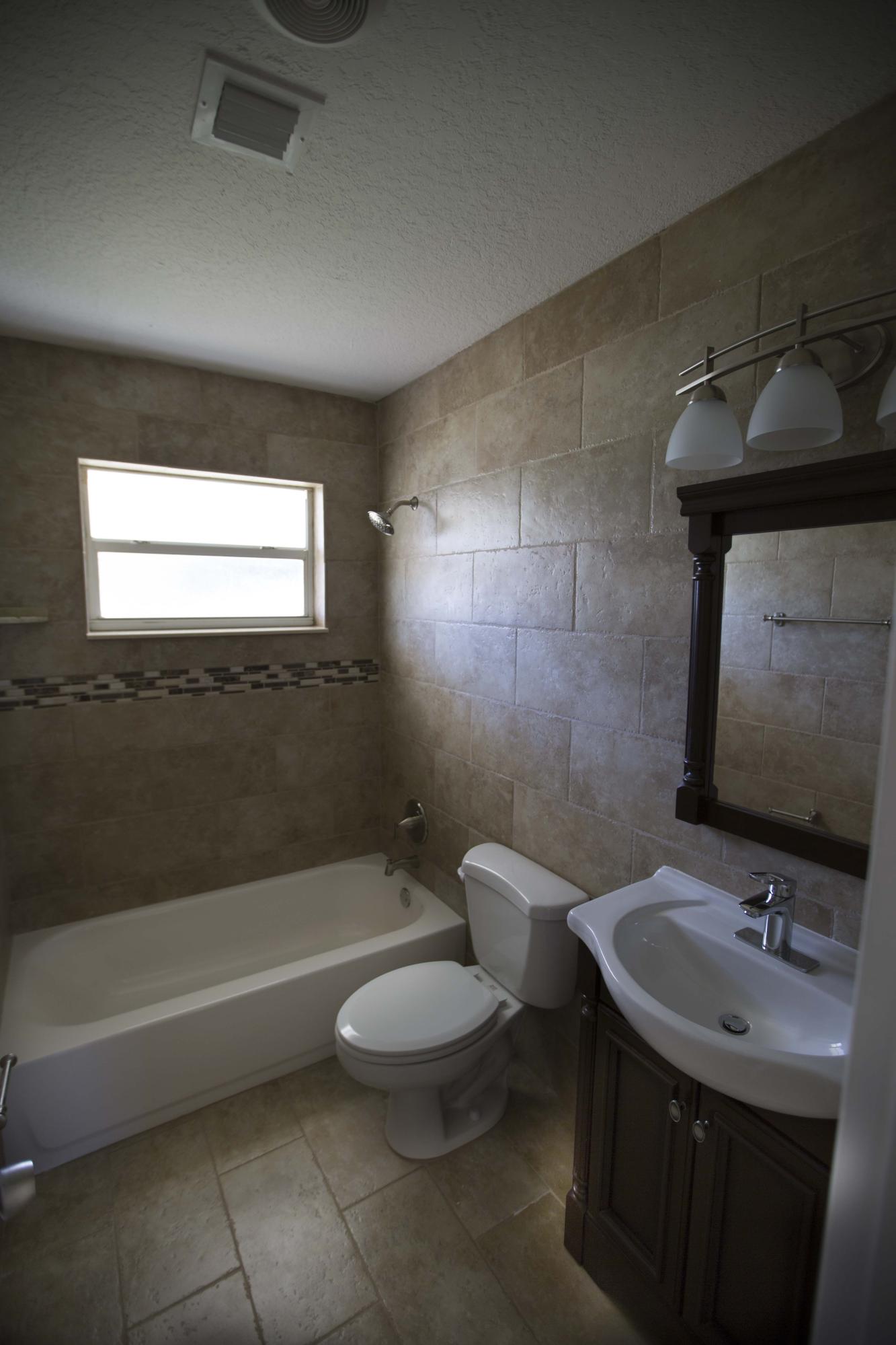 6065 Haddon Road West Palm Beach, FL 33417 - Photo 3 of 10 Bathroom 1