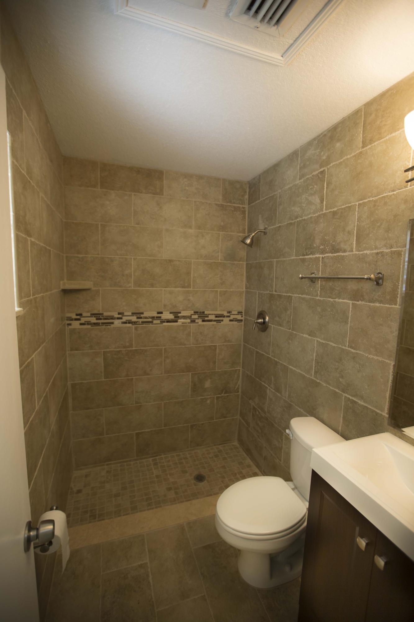 6065 Haddon Road West Palm Beach, FL 33417 - Photo 4 of 10 Bathroom 2