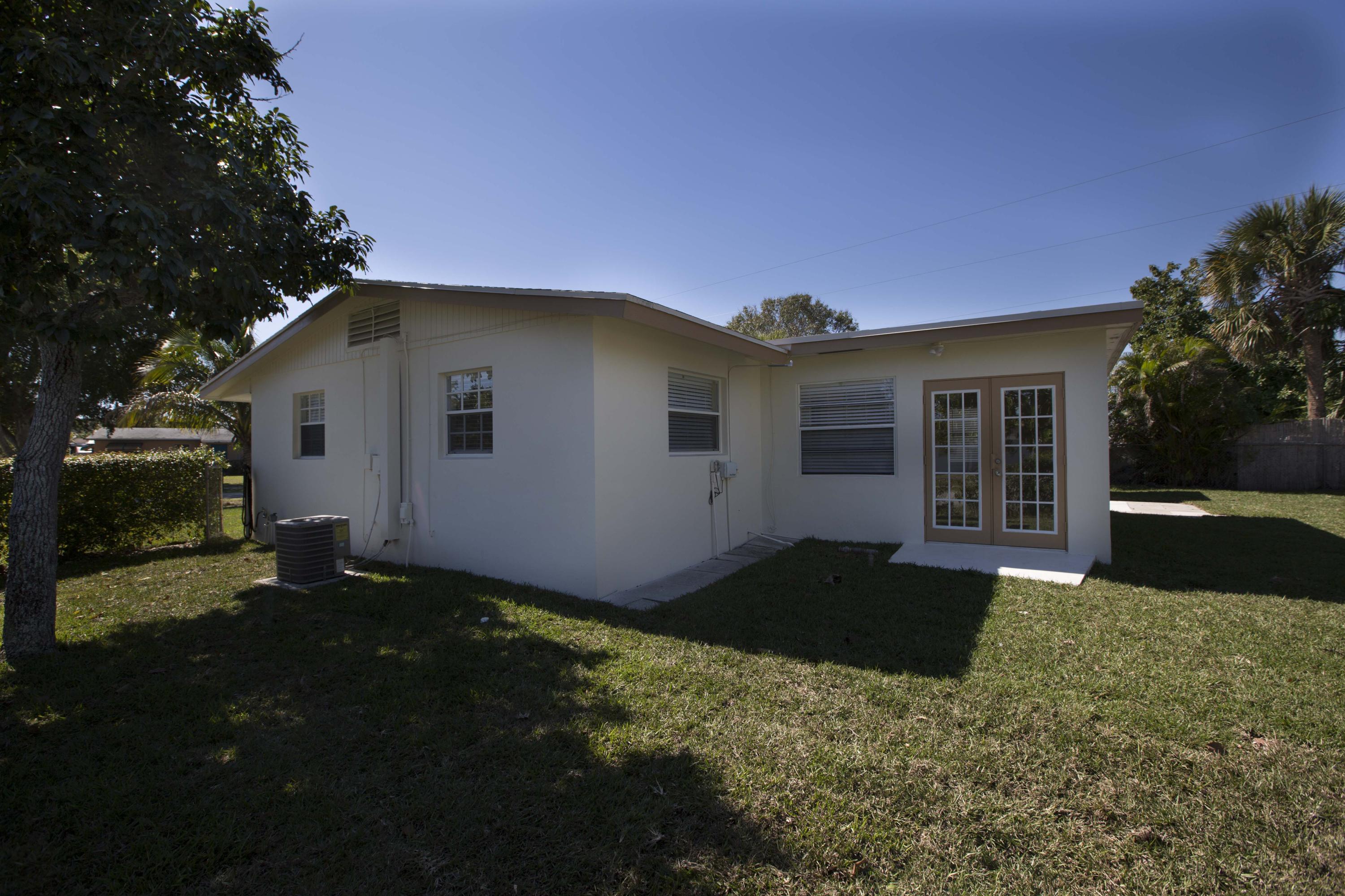 6065 Haddon Road West Palm Beach, FL 33417 - Photo 6 of 10 Side of House