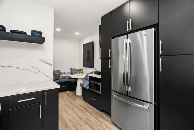 $385,000 | 3300 North Lake Shore Drive, Unit 8D, Chicago, IL 60657