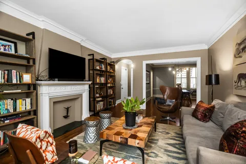 $385,000 | 3300 North Lake Shore Drive, Unit 8D, Chicago, IL 60657