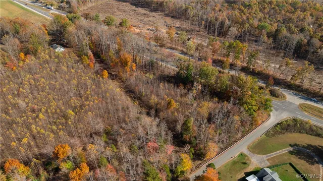 a view of residential houses with outdoor space