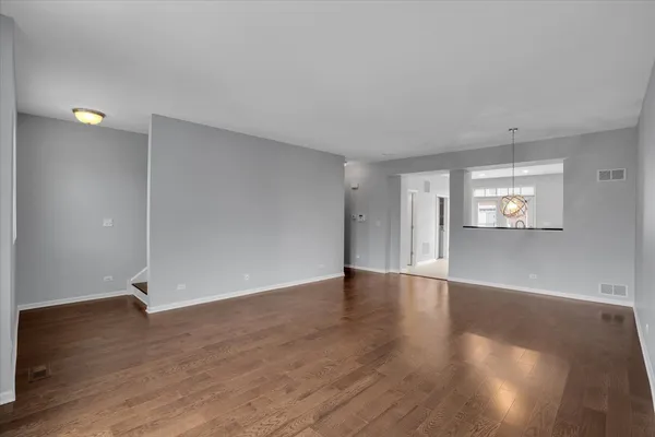 $405,000 | 222 West Hyde Street, Arlington Heights, IL 60005