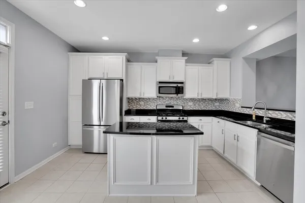 $405,000 | 222 West Hyde Street, Arlington Heights, IL 60005