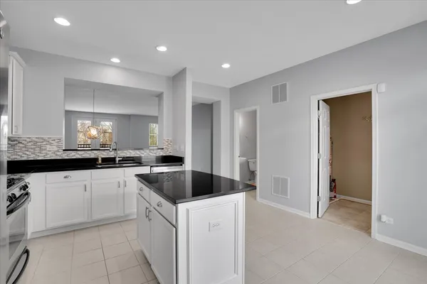 $405,000 | 222 West Hyde Street, Arlington Heights, IL 60005