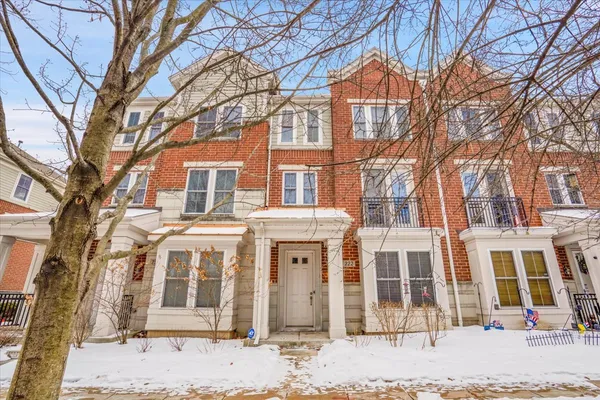 $405,000 | 222 West Hyde Street, Arlington Heights, IL 60005