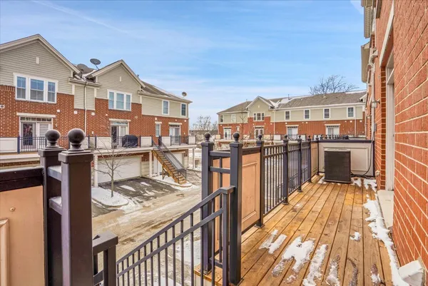 $405,000 | 222 West Hyde Street, Arlington Heights, IL 60005