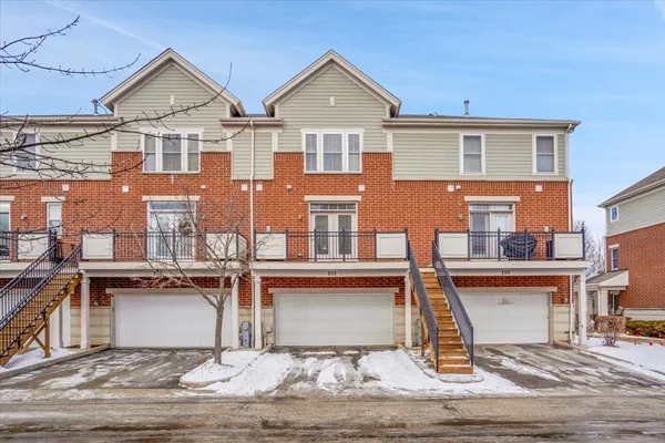 $405,000 | 222 West Hyde Street, Arlington Heights, IL 60005