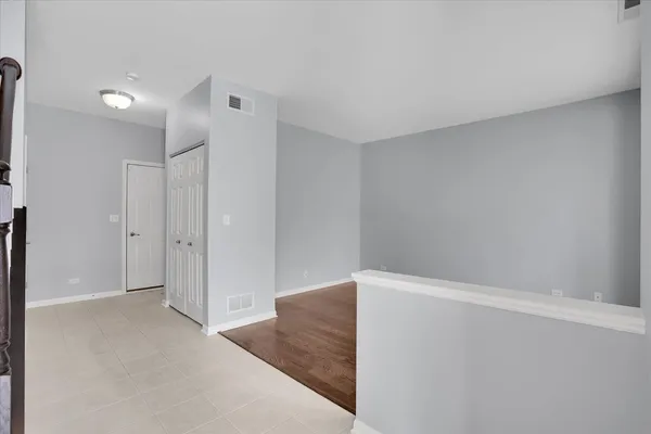 $405,000 | 222 West Hyde Street, Arlington Heights, IL 60005