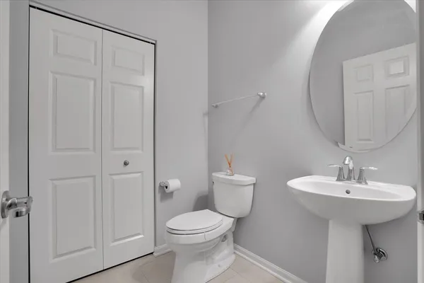 $405,000 | 222 West Hyde Street, Arlington Heights, IL 60005