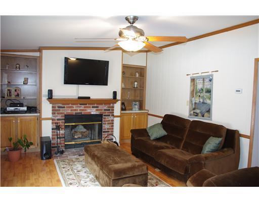 321 Maquoit Road Brunswick, ME 04011 - Photo 10 of 25 Den/Family/Great Room.