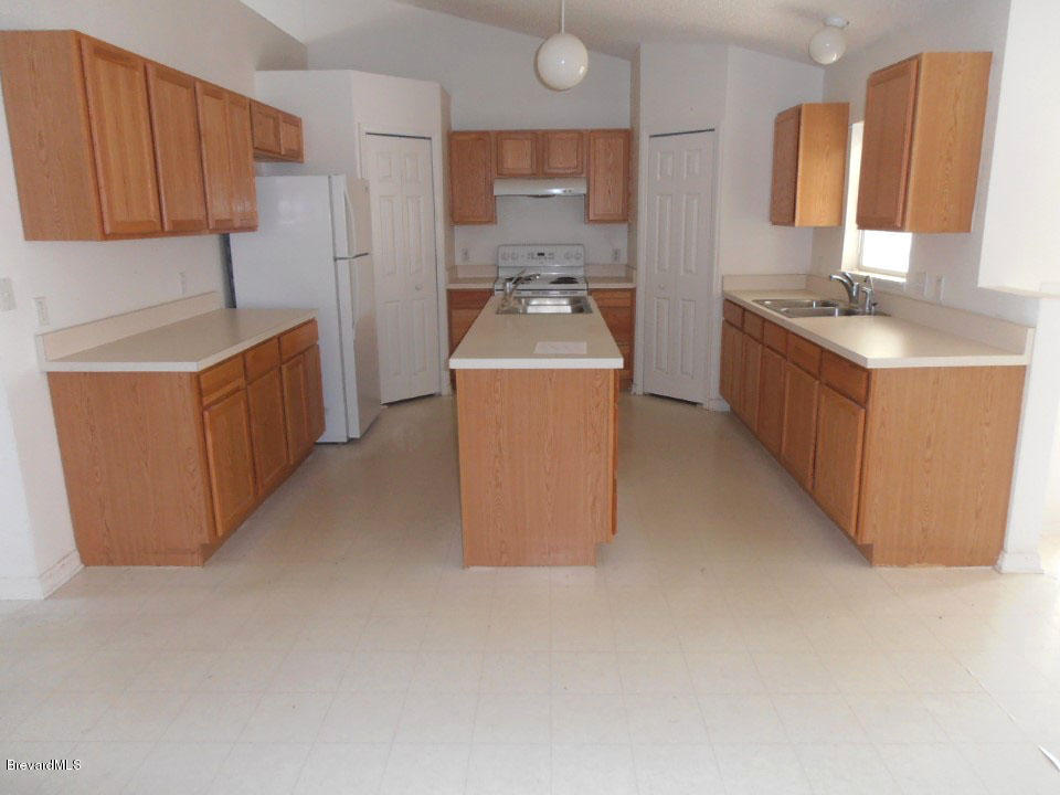 178 Finkle Street Palm Bay, FL 32908 - Photo 2 of 12 Huge Kitchen