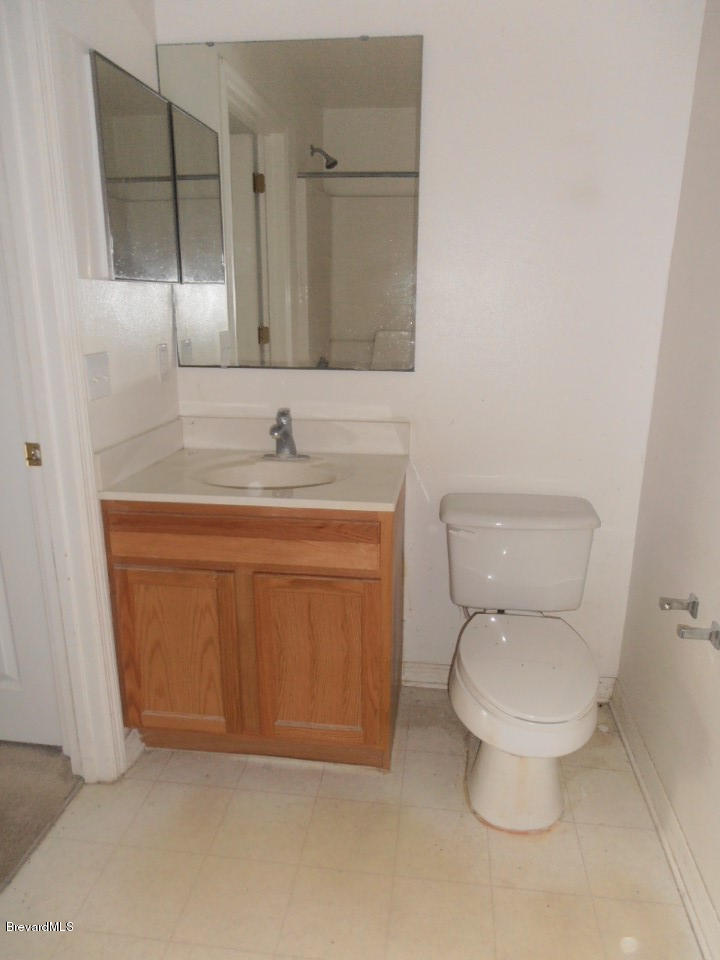 178 Finkle Street Palm Bay, FL 32908 - Photo 9 of 12 Guest Bathroom