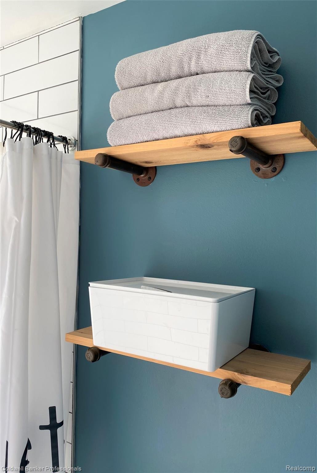 1930 Leitch Road Ferndale, MI 48220 - Photo 14 of 39 Convenient towel racks in master bath