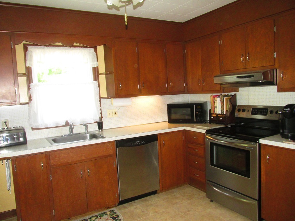 30 Silver Street West Springfield, MA 01089 - Photo 3 of 20 Gallery Image 3