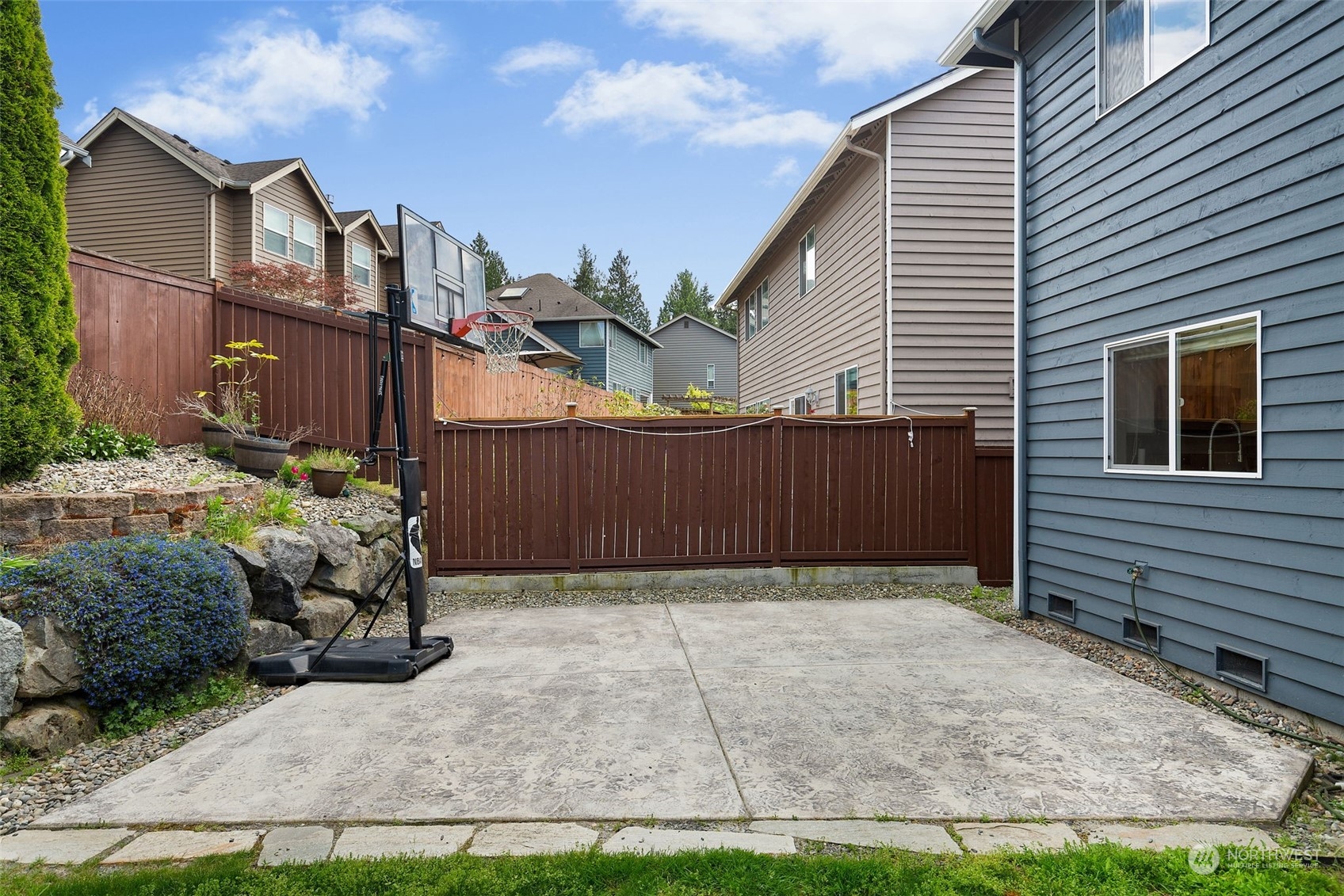 1227 187th Street Southeast Bothell, WA 98012 - Photo 34 of 38 a backyard of a house