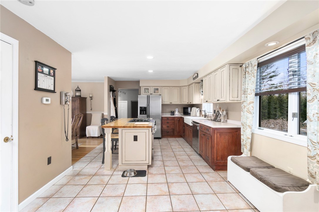 31 Rogler Farm Road Smithfield, RI 02917 - Photo 6 of 32