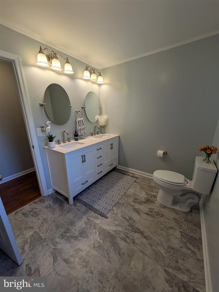 12477 Cox Mill Road Gordonsville, VA 22942 - Photo 4 of 6 a living room with toilet