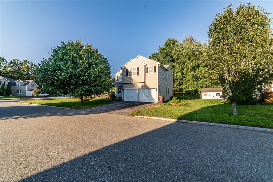 16 Danielle Drive Woonsocket, RI 02895 - Photo 6 of 36 Gallery Image 6