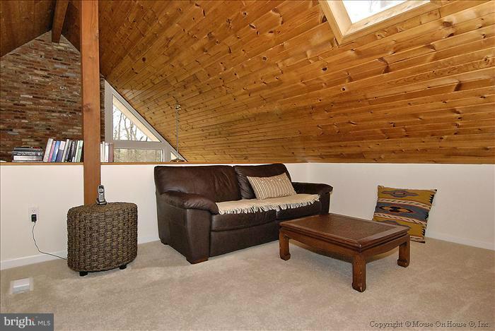 1043 Old Bay Ridge Road Annapolis, MD 21403 - Photo 1 of 30 Family Room