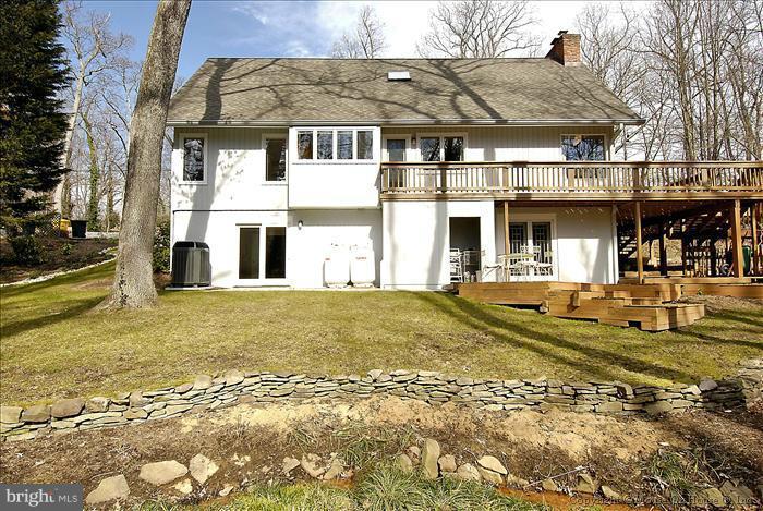 1043 Old Bay Ridge Road Annapolis, MD 21403 - Photo 17 of 30 Exterior (Rear)
