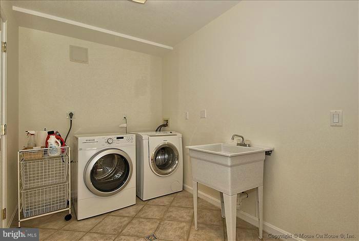 1043 Old Bay Ridge Road Annapolis, MD 21403 - Photo 18 of 30 Laundry area