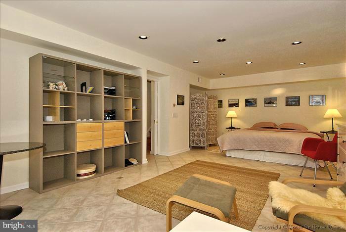 1043 Old Bay Ridge Road Annapolis, MD 21403 - Photo 23 of 30 Bedroom