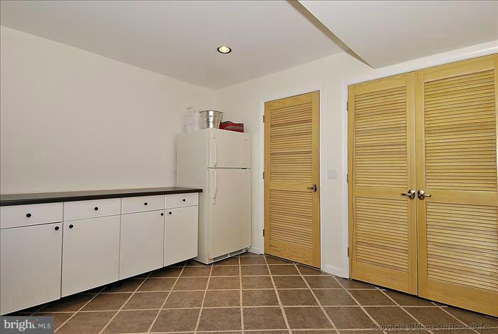 1043 Old Bay Ridge Road Annapolis, MD 21403 - Photo 4 of 30 Craftroom