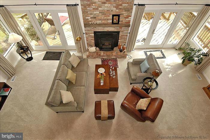 1043 Old Bay Ridge Road Annapolis, MD 21403 - Photo 7 of 30 Living Room