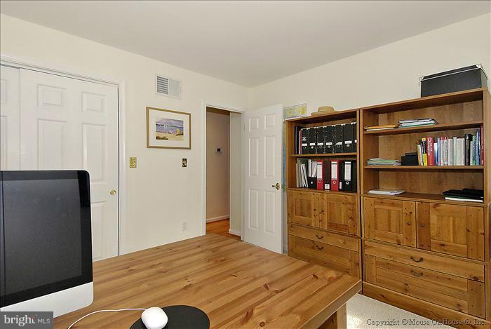 1043 Old Bay Ridge Road Annapolis, MD 21403 - Photo 10 of 30 Bedroom